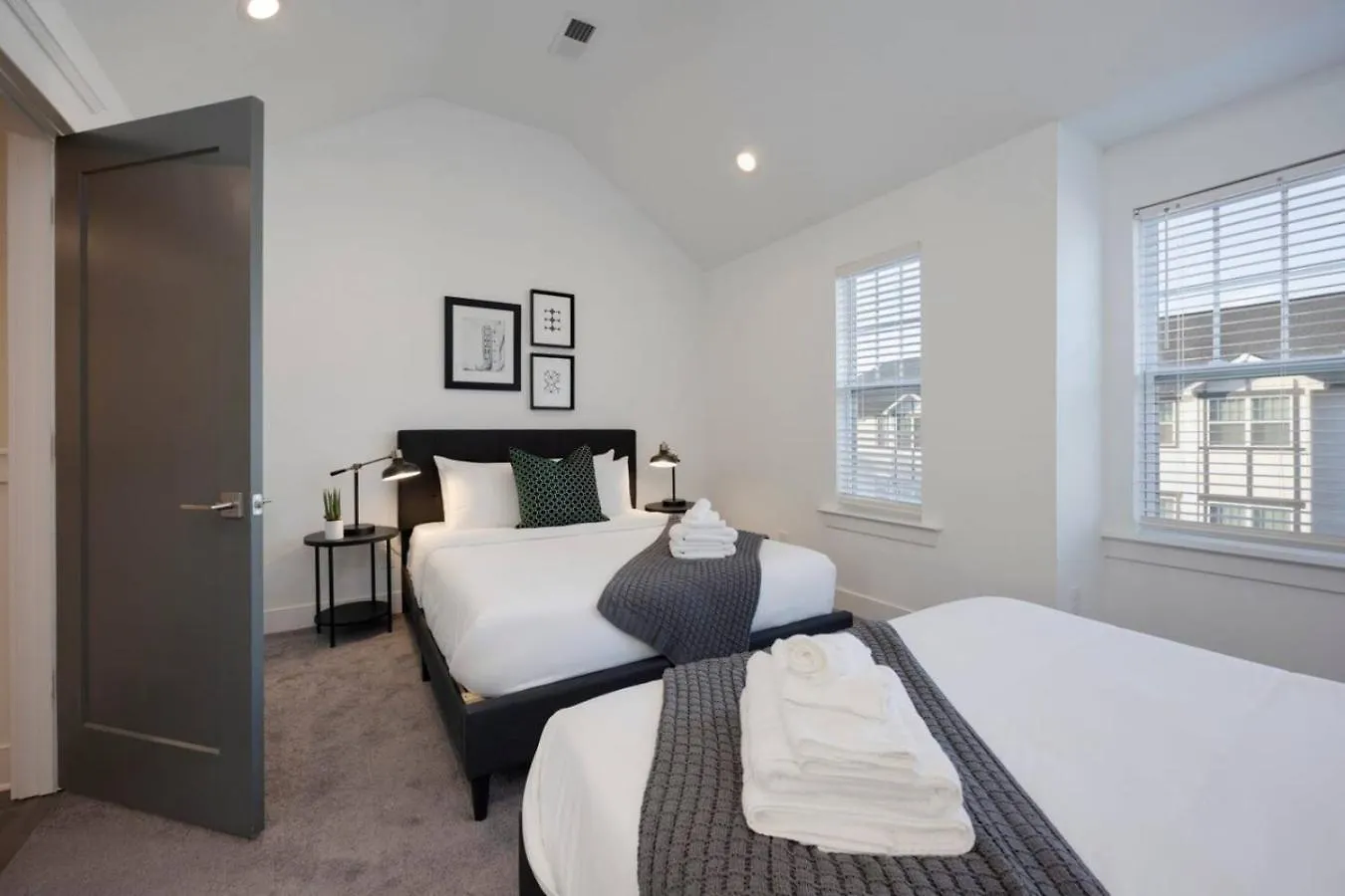 Holiday home Beautiful Townhomes 2 Units With Outdoor Patios Nashville United States