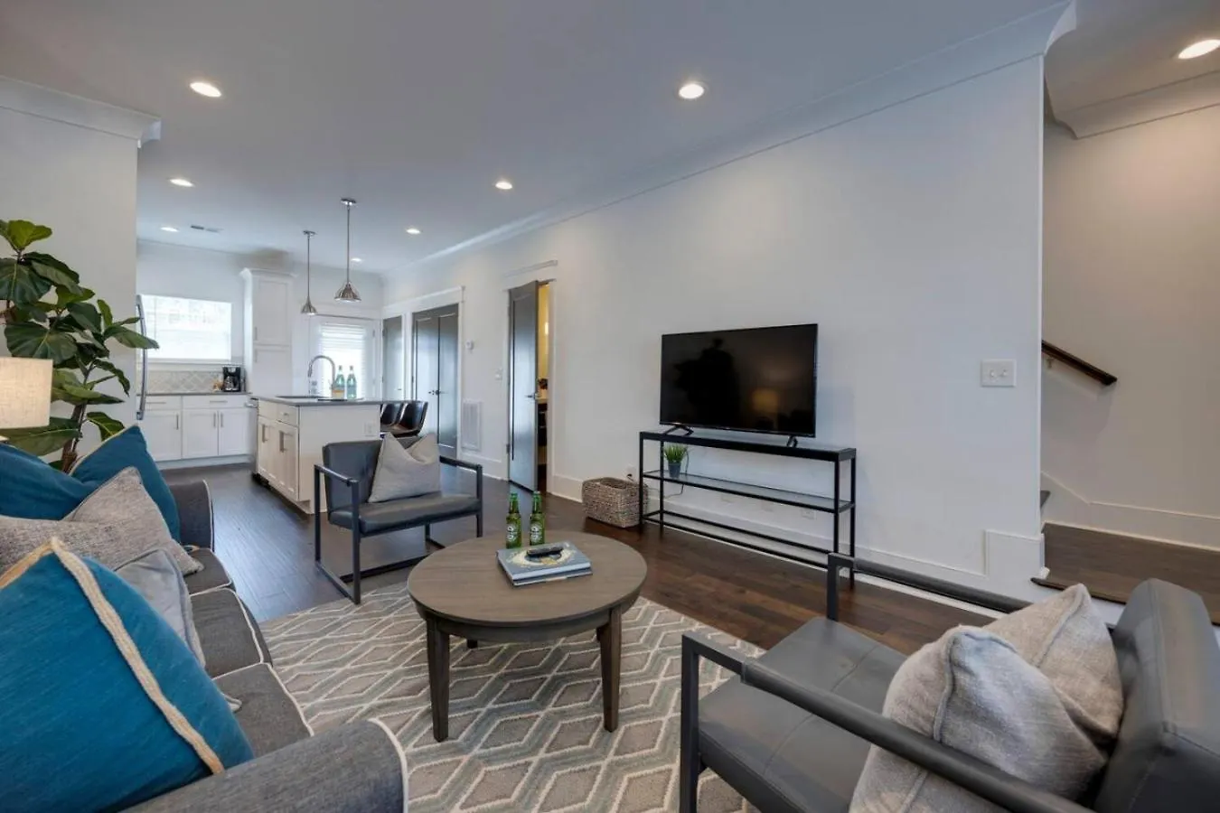 Beautiful Townhomes 2 Units With Outdoor Patios Nashville